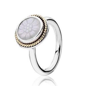 Pandora Daisy Signet Ring